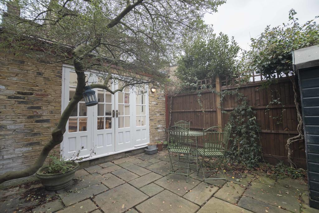 Traditional Home In Kew Gardens By Underthedoormat リッチモンド エクステリア 写真